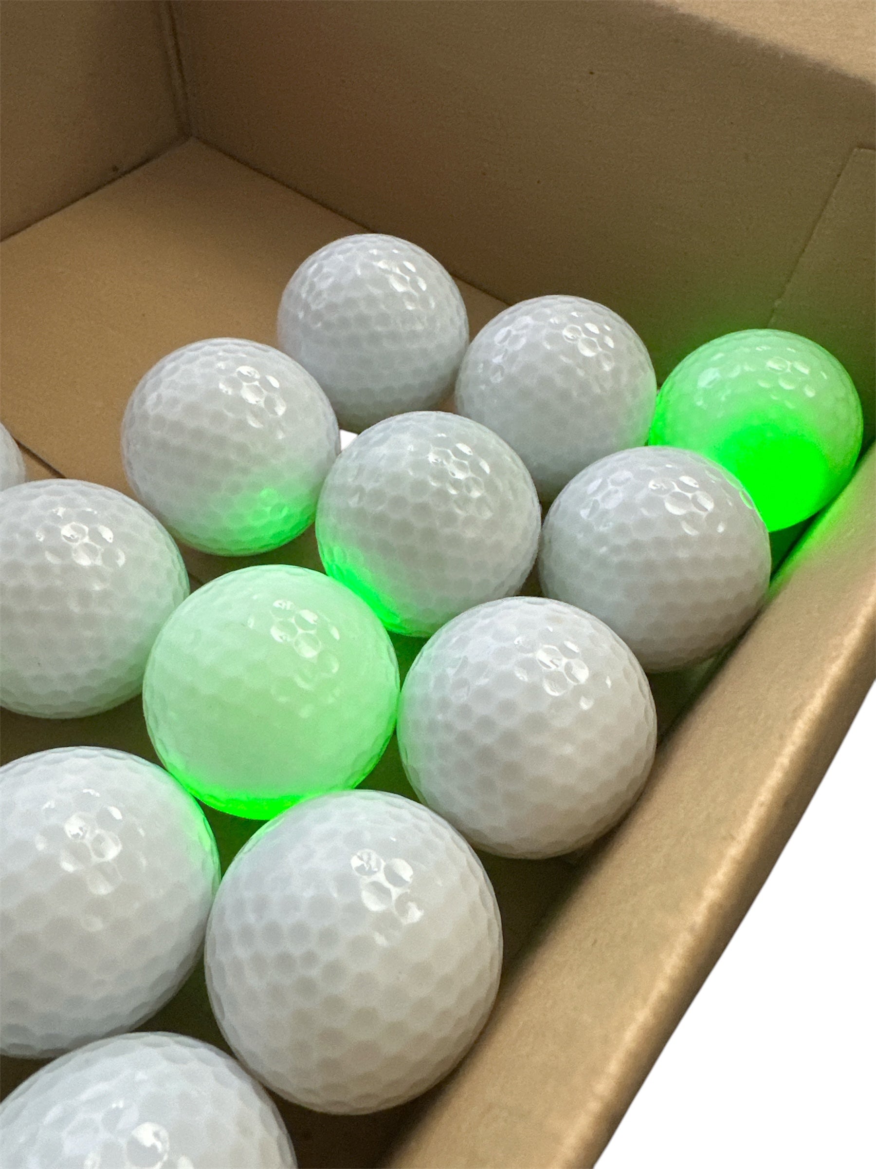 Leuchtende Golfbälle, 5 Stück Golf Übungsbälle, LED Leuchte Golf, Elektronische LED Leuchtgolfbälle für Nachttraining Mit Großer Reichweite