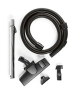 Leistungsstarker CLEANmaxx Zyklonstaubsauger mit 800 Watt, kompaktem Design und praktischem Zubehör für vielseitige Reinigung – in Schwarz-Rot