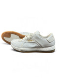AND1 Supreme Low D457MW Sneaker – Weiß / Gold | Größe 40,5 | Hallenschuhe mit Non-Marking-Sohle unisex